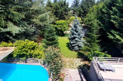 იყიდება ახალი გარემონტებული 9 ოთახიანი  აგარაკი წყნეთში